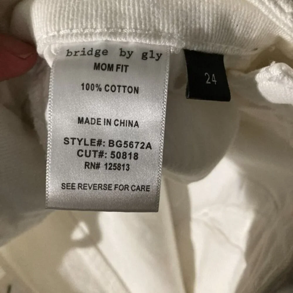 NWT Buckle Bridge by Gly Womens Jeans 24x27 Mom Fit White Denim Distressed Pants